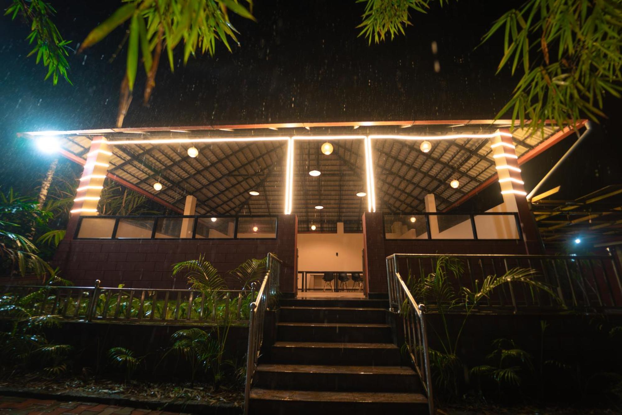 Kingmaker'S Plantation With River Stream Madikeri Exterior photo